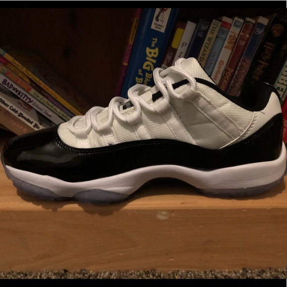 Air Jordan 11 Retro Low 'Concord' (2017) - Picture 2 of 7